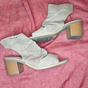 White Mountain heeled peep toe heeled sandal open toe size 8